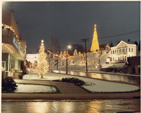 Miller Brewery Christmas Lights 2022 Throwback Thursday: Holiday Season At Miller Brewery | Molson Coors Beer &  Beyond